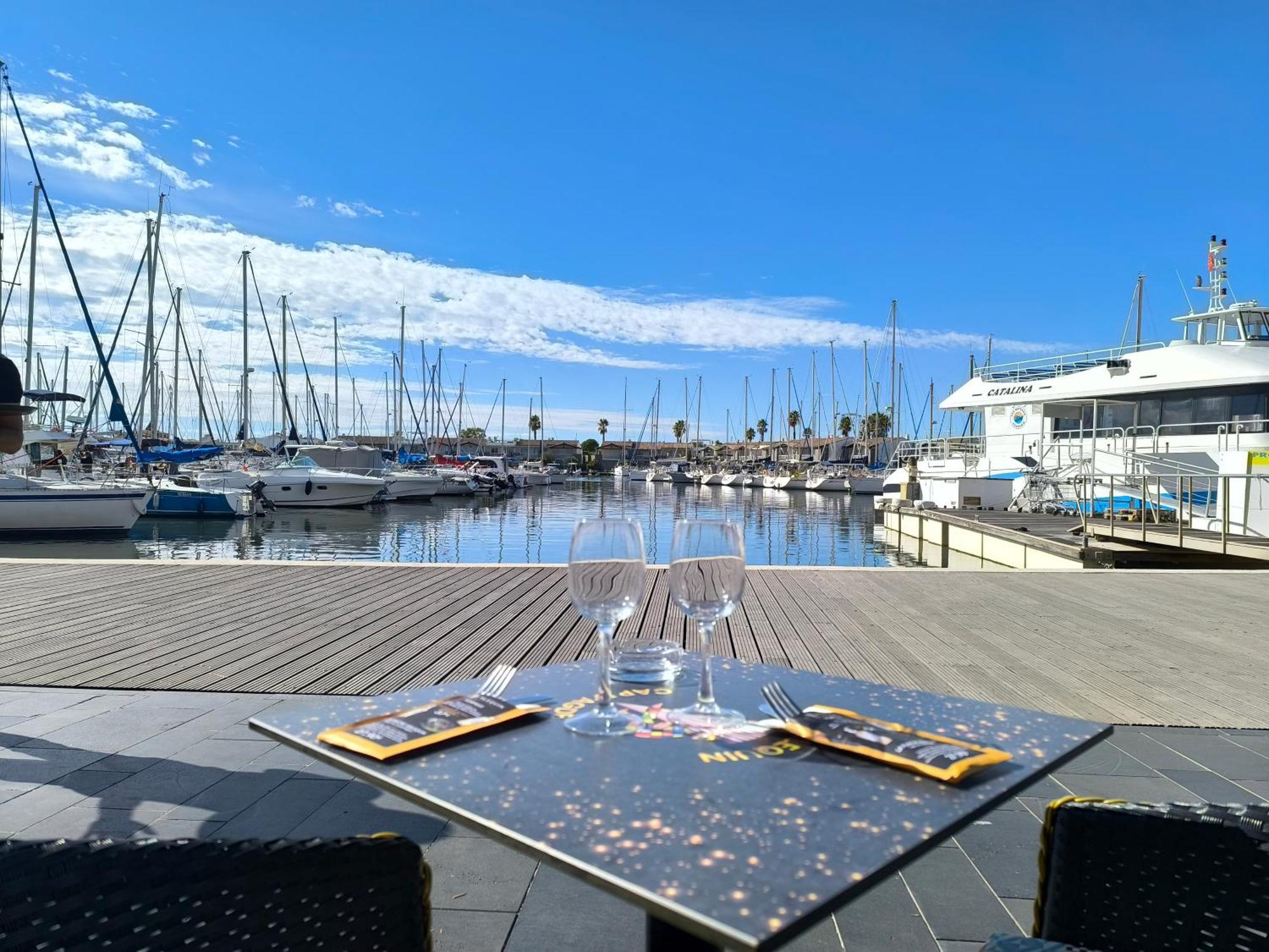 La Desirade Avec Parking- Port - Wifi Couchage En 160 Neuf Apartment Agde Luaran gambar